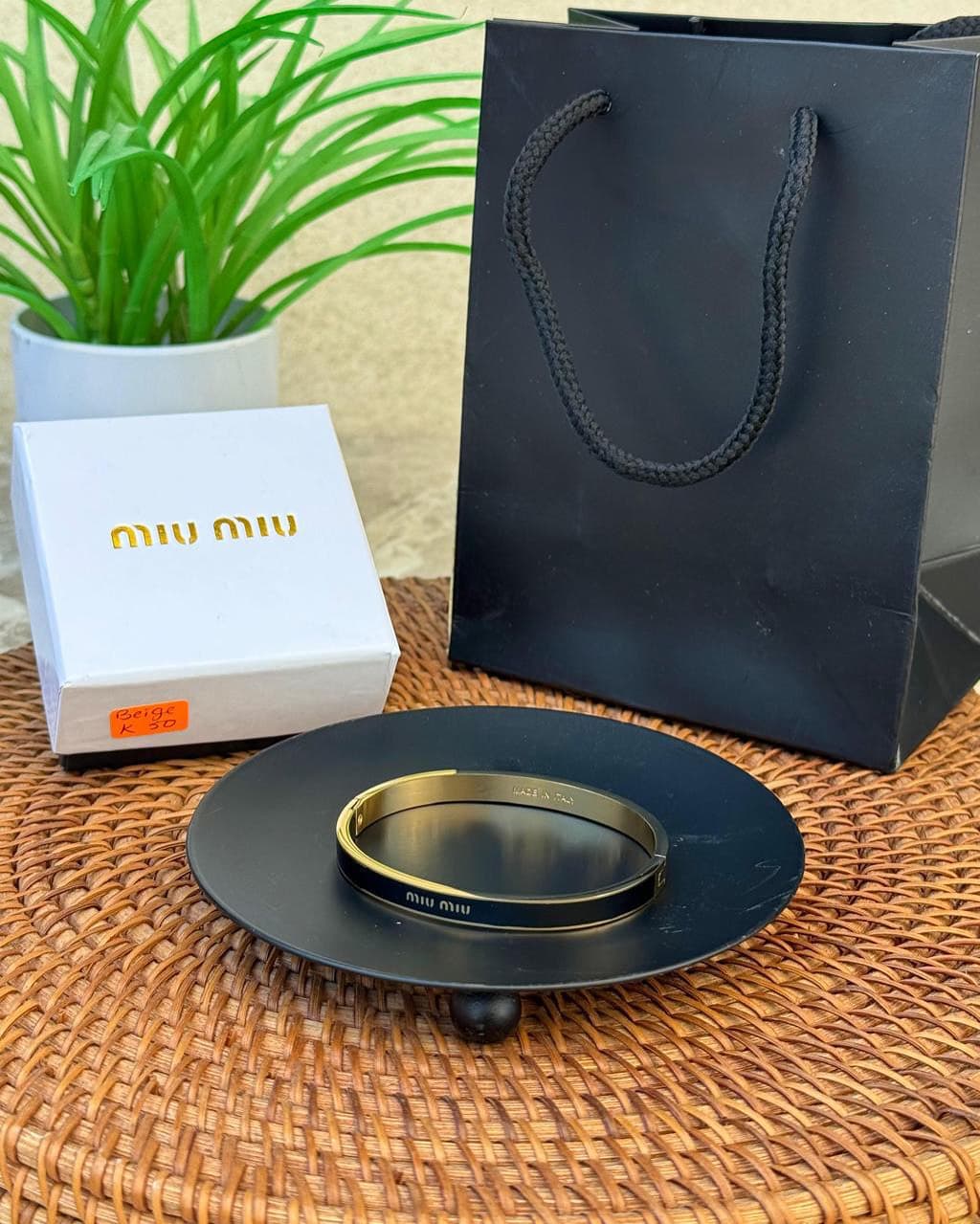 Miu Miu – Pulsera Minimal Gold (Dama)