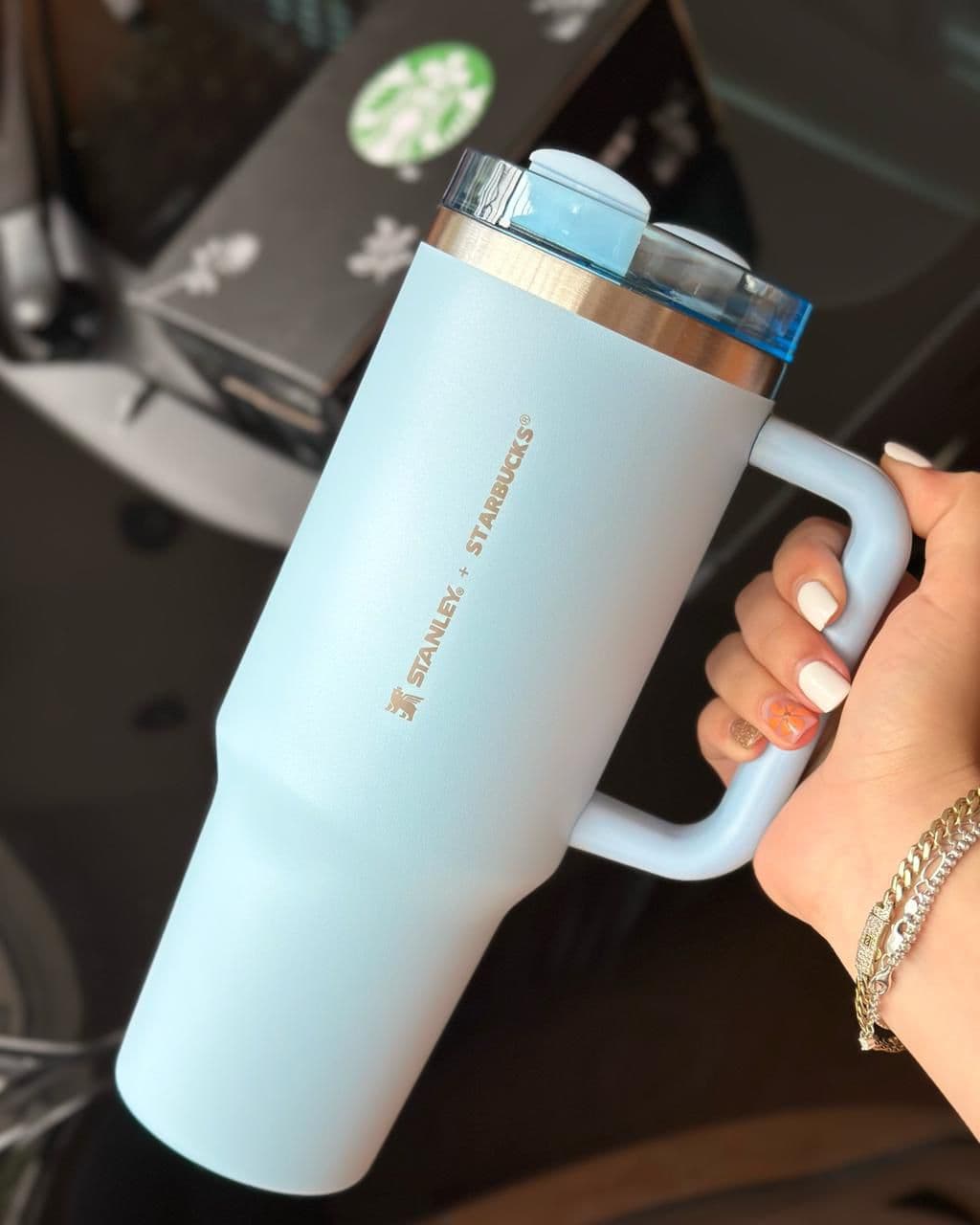 Stanley x Starbucks – Termo Sky Blue Edition (Unisex)