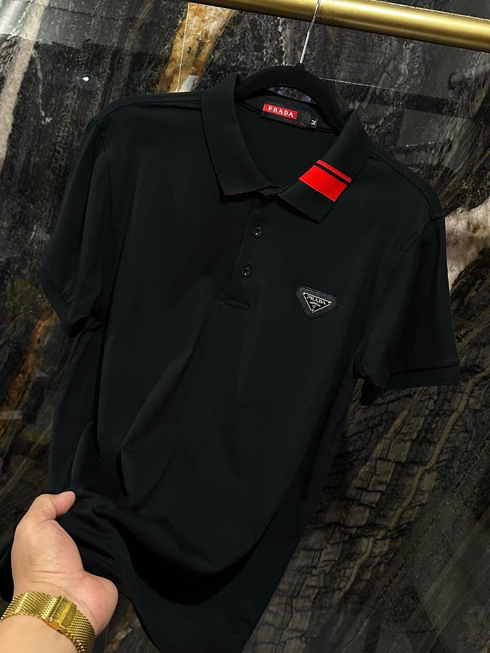 Prada – Polo Black Red Stripe (Caballero)