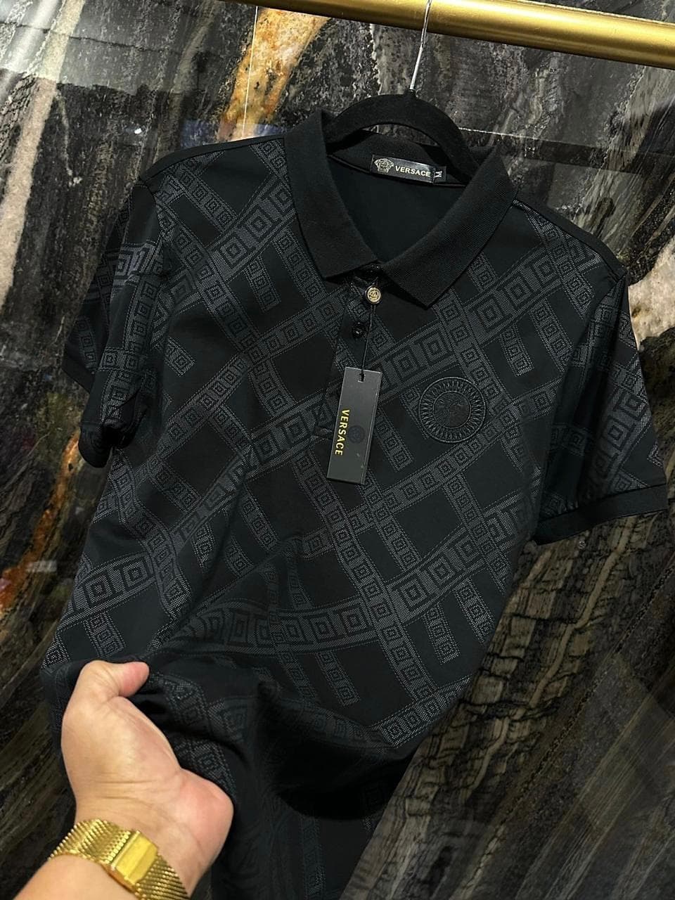 Versace – Polo Geométrica Medusa (Caballero)